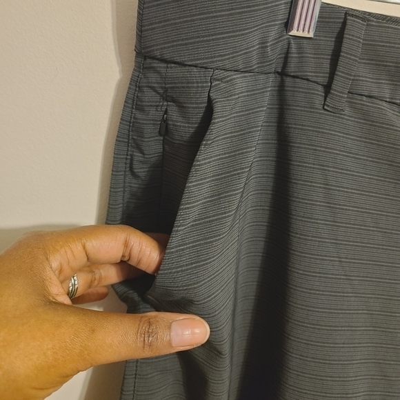 Hang Ten | Men's Gray and Black Striped Hiking or Athleisure Shorts (Size 40) - Picture 6 of 13